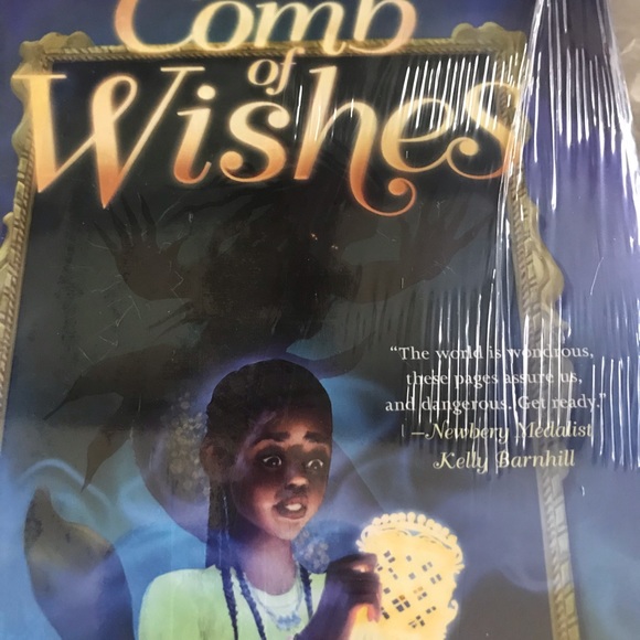 Owlcrate exclusive “A comb of wishes” by Lisa Stringfellow - Picture 2 of 7